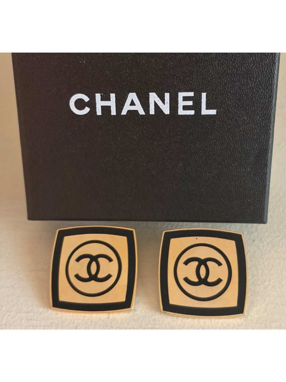 Authentic Vintage Chanel Square Frame CC Logo Gold-tone Clip On Earrings